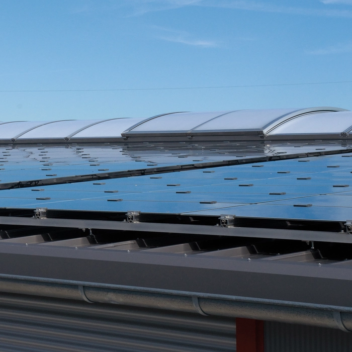 Gewerbehalle mit Photovoltaik