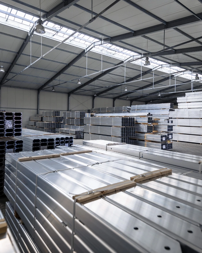 HALTEC-Lager mit Aluminiumprofilen