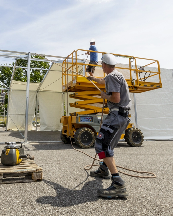 Montage einer HALTEC-Schnellbauhalle