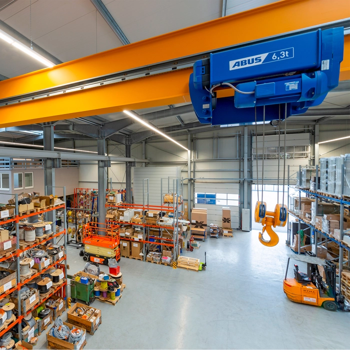 Hallenkran in Produktionshalle